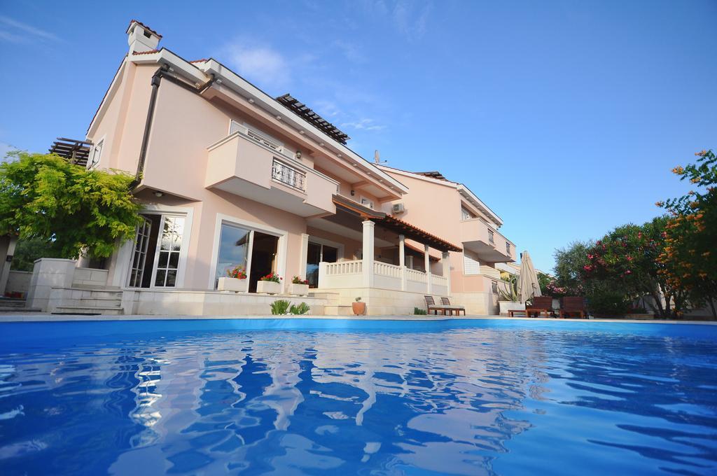 Apartments Villa Marnii Kozino Exterior photo